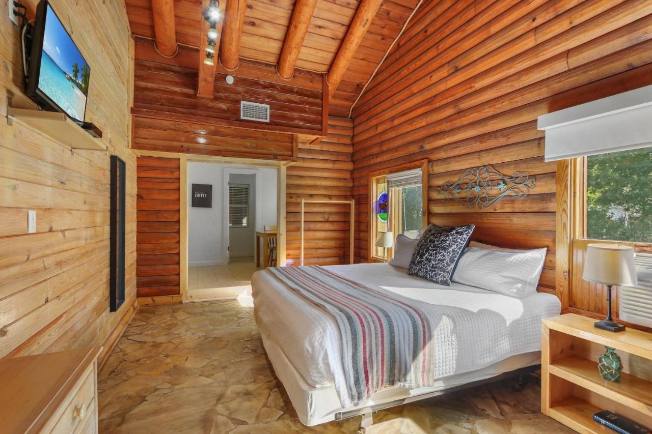 Wimberley Log Cabins Resort And Suites- Unit 4 Εξωτερικό φωτογραφία
