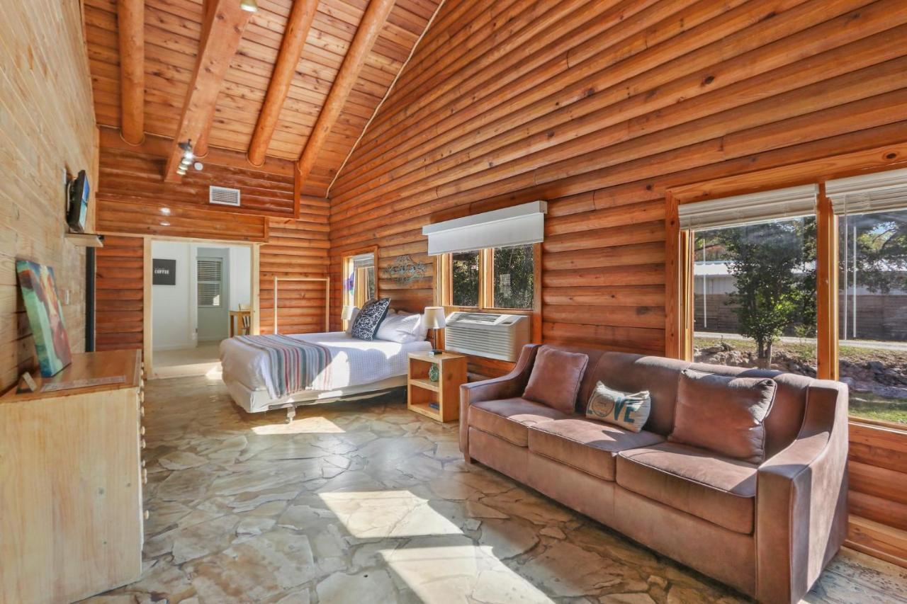 Wimberley Log Cabins Resort And Suites- Unit 4 Εξωτερικό φωτογραφία